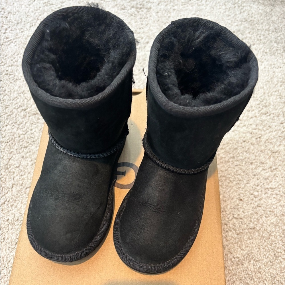 UGG Classic II Toddler Boots - Picture 2 of 12
